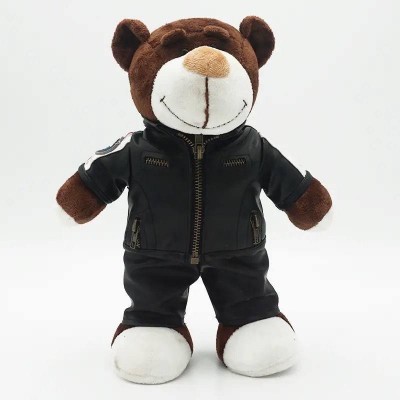 Плюшевый мишка BMW в черной куртке 