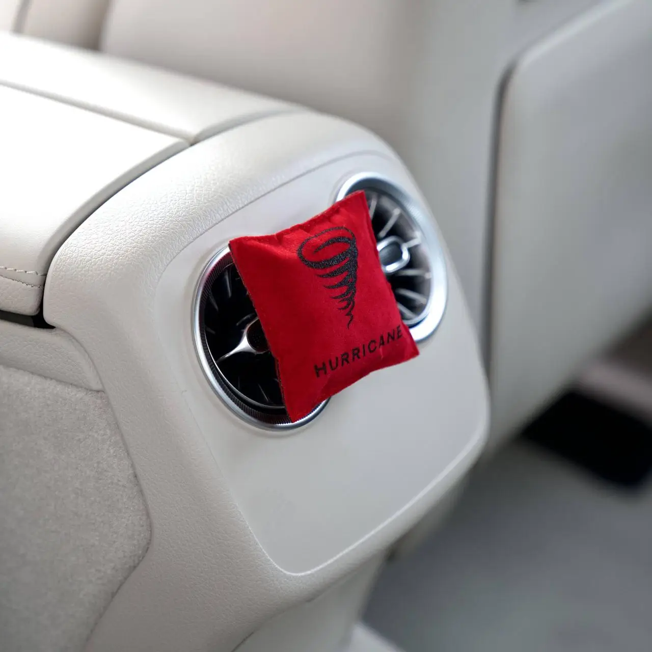 Автомобильный ароматизатор HURRICANE RED (STANDART) Аромасаше хурикан