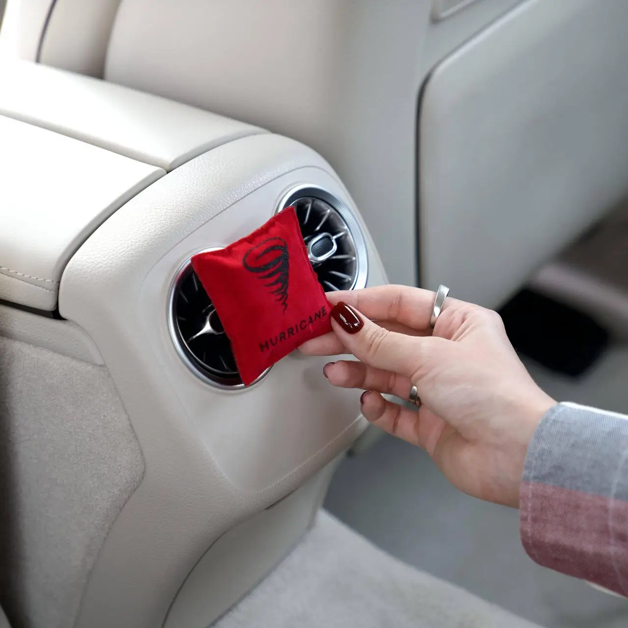 Автомобильный ароматизатор HURRICANE RED (STANDART) Аромасаше хурикан