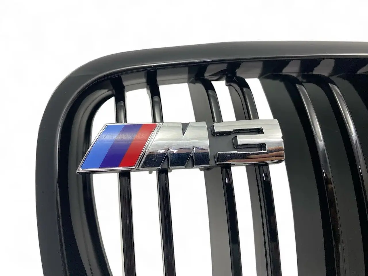 Шильдик логотип BMW M performance "M3": Хромированный, Эмблема на решётку радиатора БМВ.