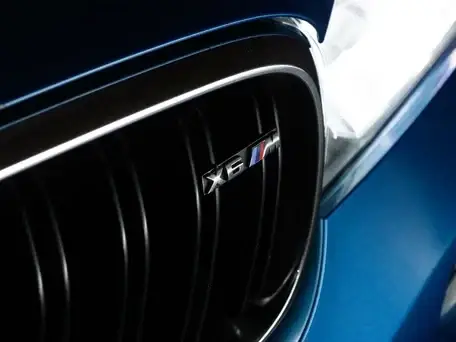 Шильдик логотип BMW «X6 M» Performance: Хромований, емблема на решітку радіатора
