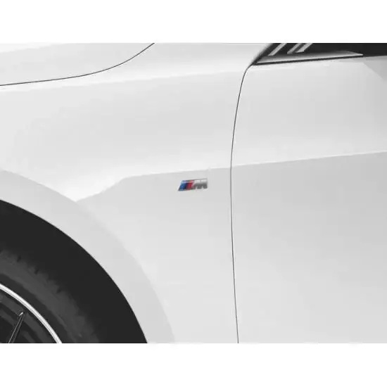 Шильдик логотип BMW "M" Performance 45 мм, для бокового крыла авто : Silver с триколором БМВ "M"