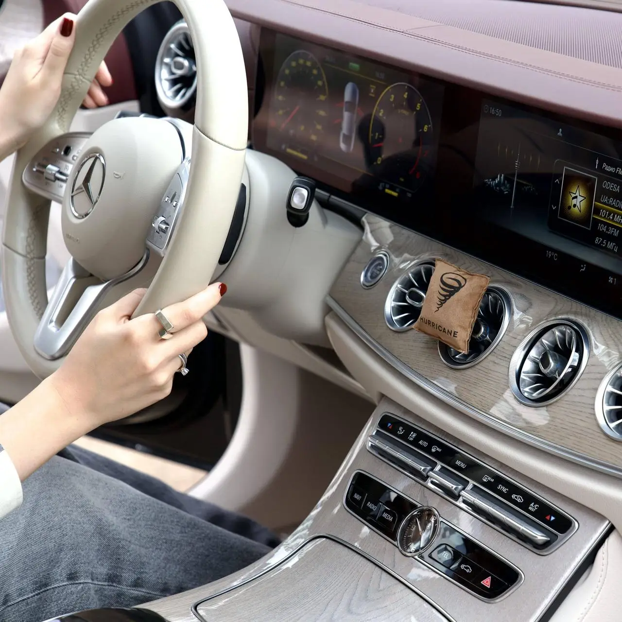 Автомобильный ароматизатор HURRICANE BROWN (STANDART) Аромасаше хурикан