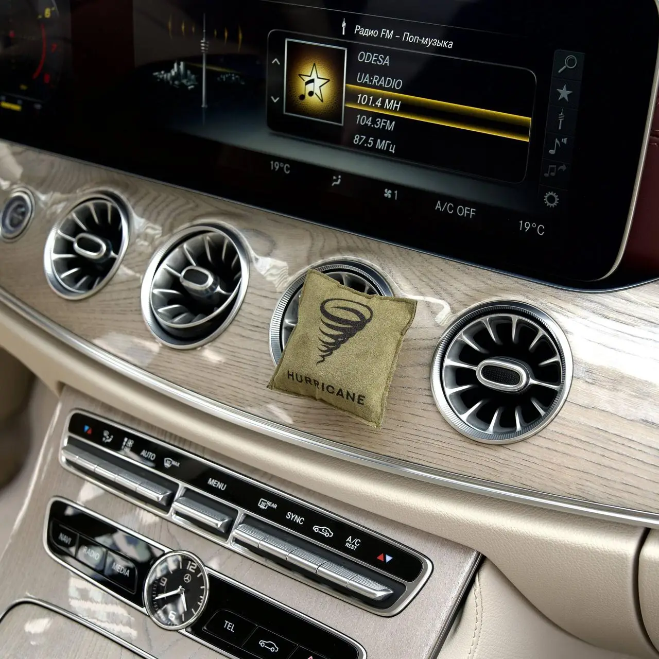 Автомобильный ароматизатор HURRICANE KHAKI (STANDART) Аромасаше хурикан