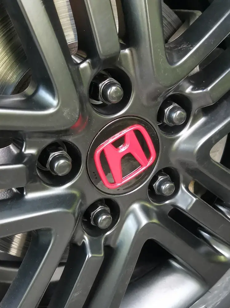 Ковпачок на диск Honda, заглушка з емблемою «H» 58 мм, Black/Red (1 шт.)