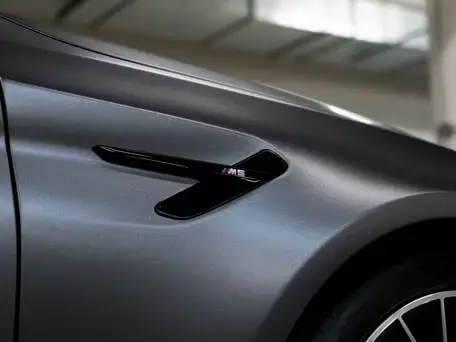 Комплект бокових накладок на крила з емблемою «M5» для моделей BMW 5 Series F10 / F90 (Чорний глянець)