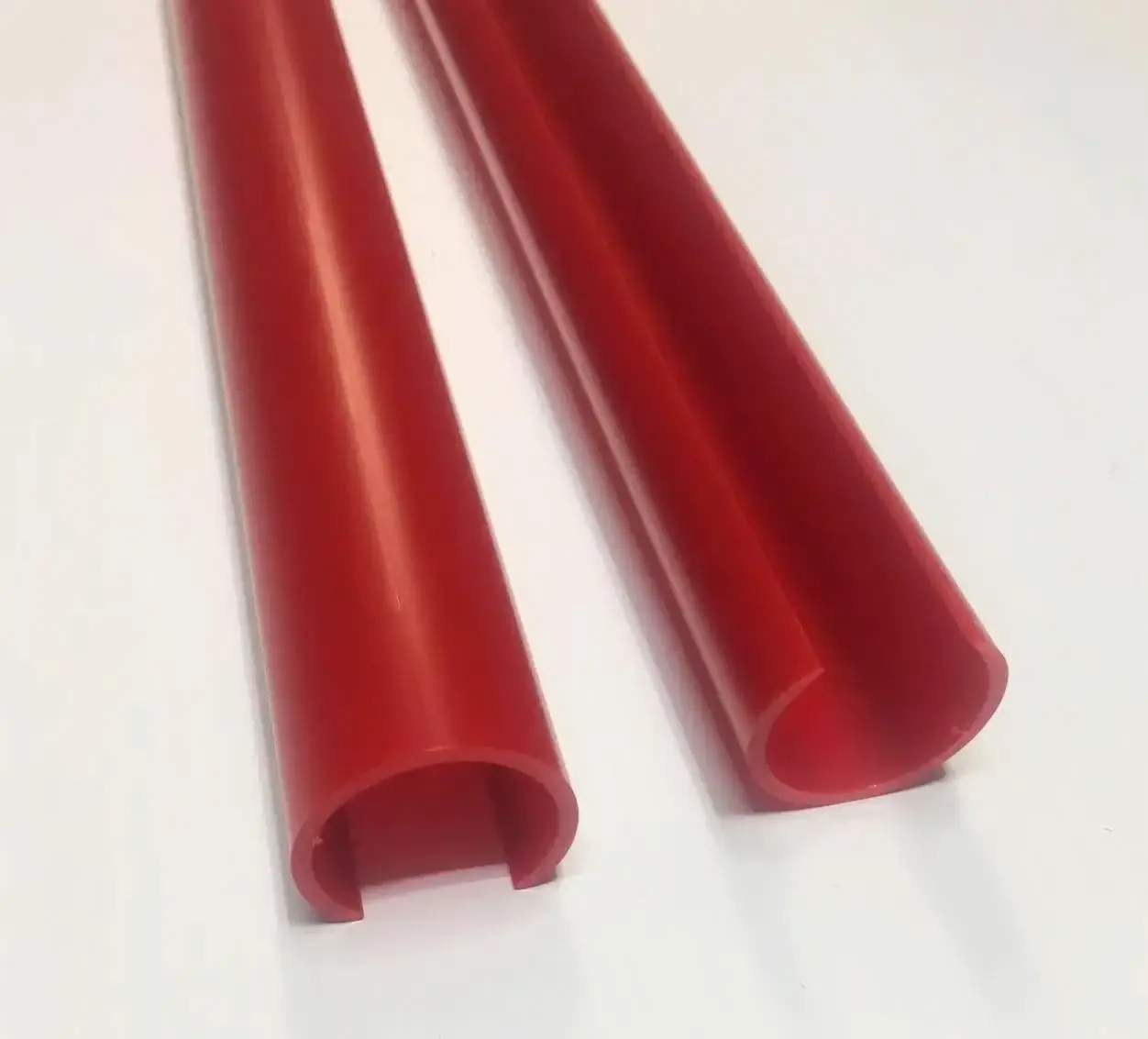 Червоні декоративні вставки в решітку радіатора BMW F10, F06, F12, 5/6/7 Серії БМВ