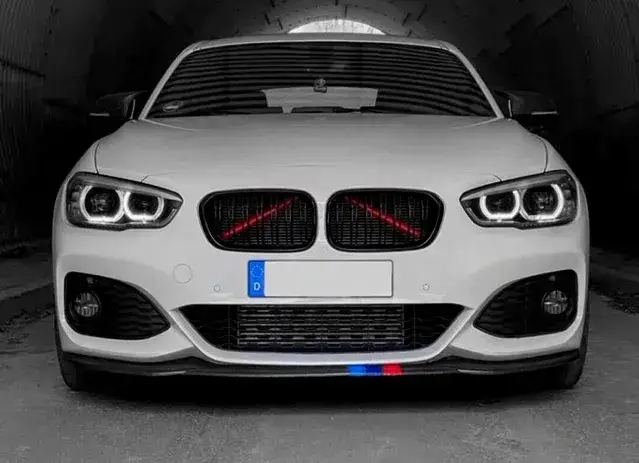 Червоні декоративні вставки в решітку радіатора BMW F10, F06, F12, 5/6/7 Серії БМВ