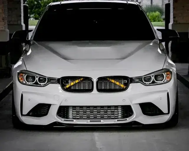 Помаранчеві декоративна вставка в решітку радіатора BMW F10, F06, F12, 5/6/7 Серії БМВ