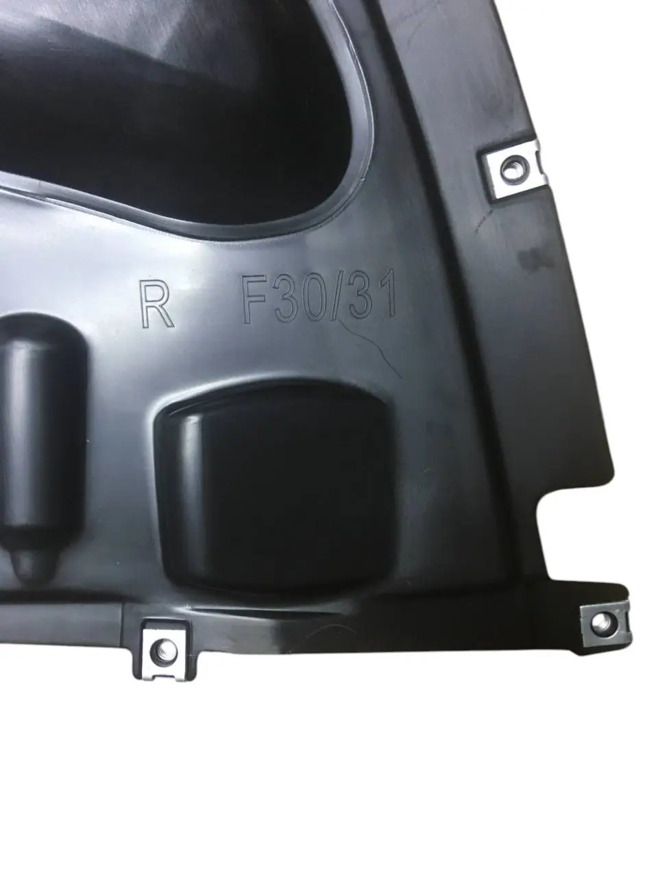 Подкрылок бампера правый бмв Ф30 Ф31 bmw F30 F31 колесная ниша треугольник 51717260740 