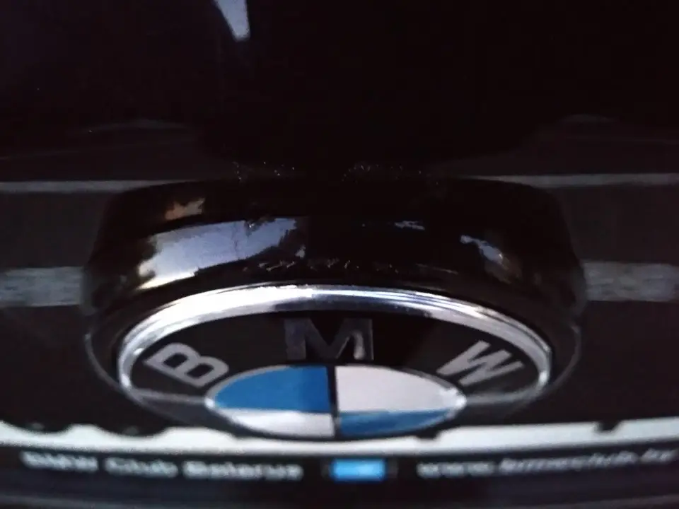 Эмблема для багажника BMW E70, E71, (82 мм) оригинальный стиль лого, чёрно-голубая